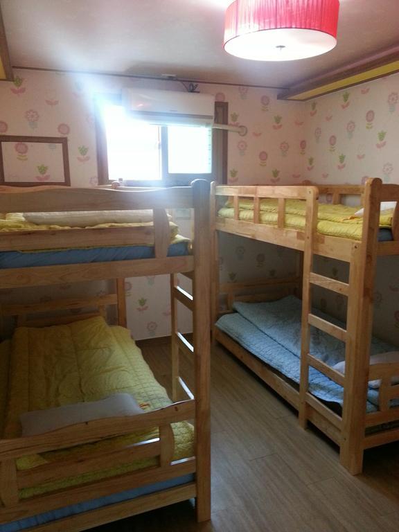 Gyeongju Friend Guesthouse Стая снимка
